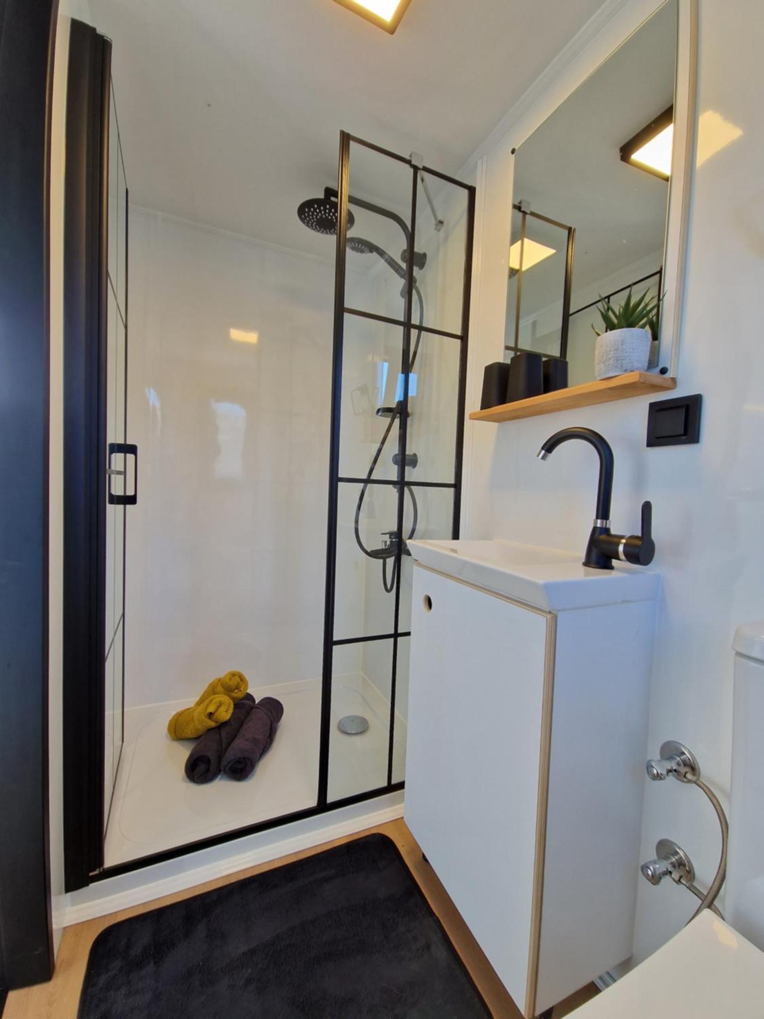 Les Tiny Du Pre Mathy - Logements Insolites Avec Jacuzzi A Profondeville Exterior foto