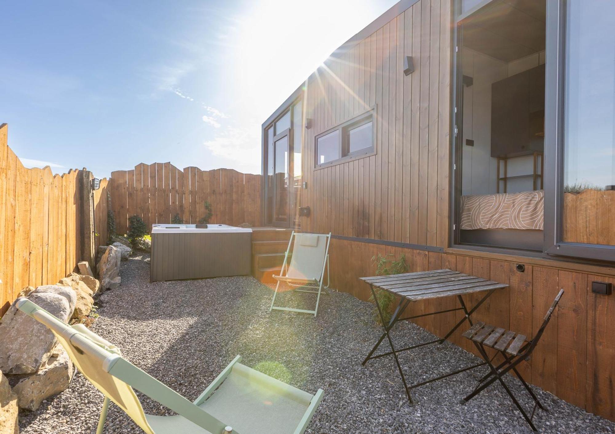 Les Tiny Du Pre Mathy - Logements Insolites Avec Jacuzzi A Profondeville Exterior foto